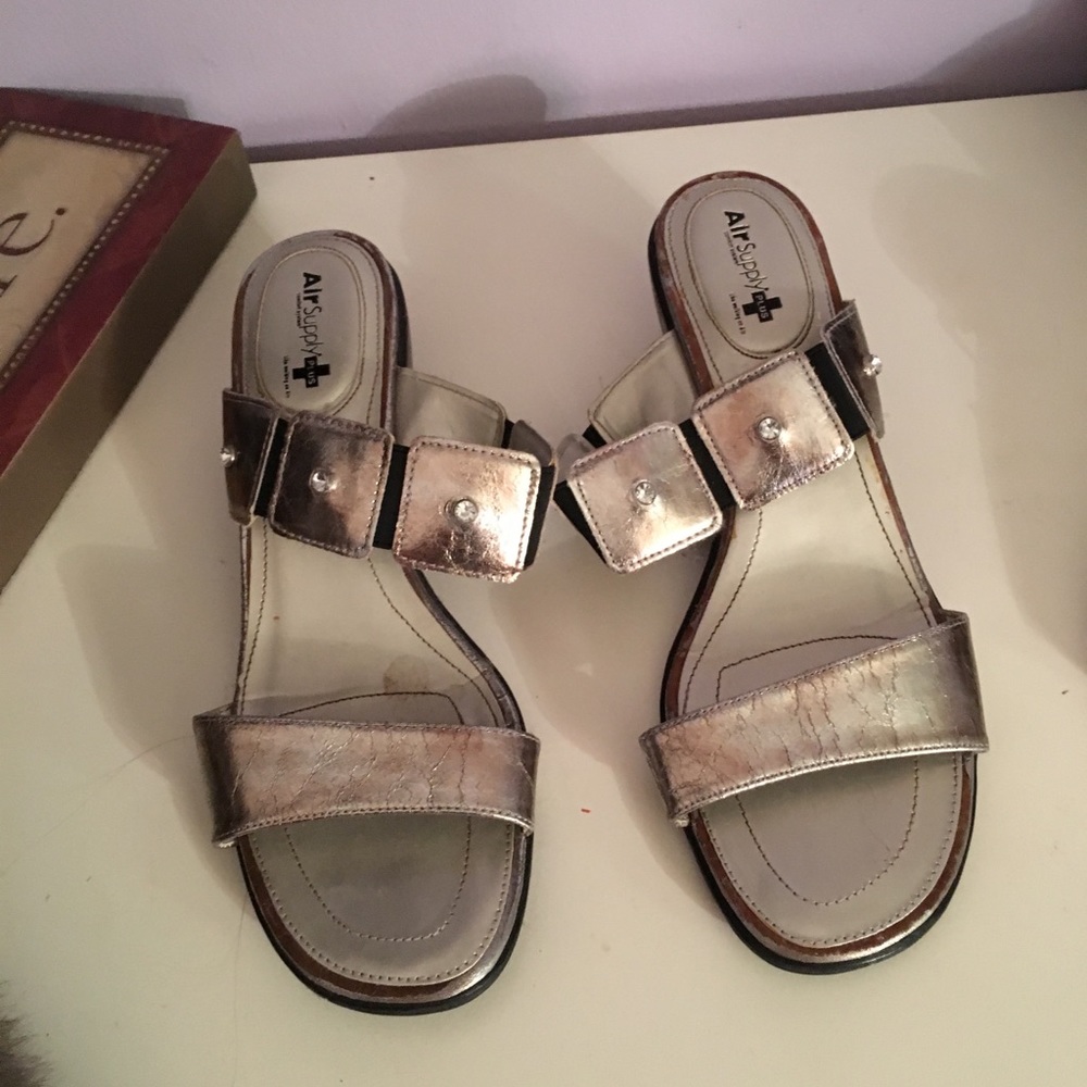 Silver rhinestone shoes with small heel